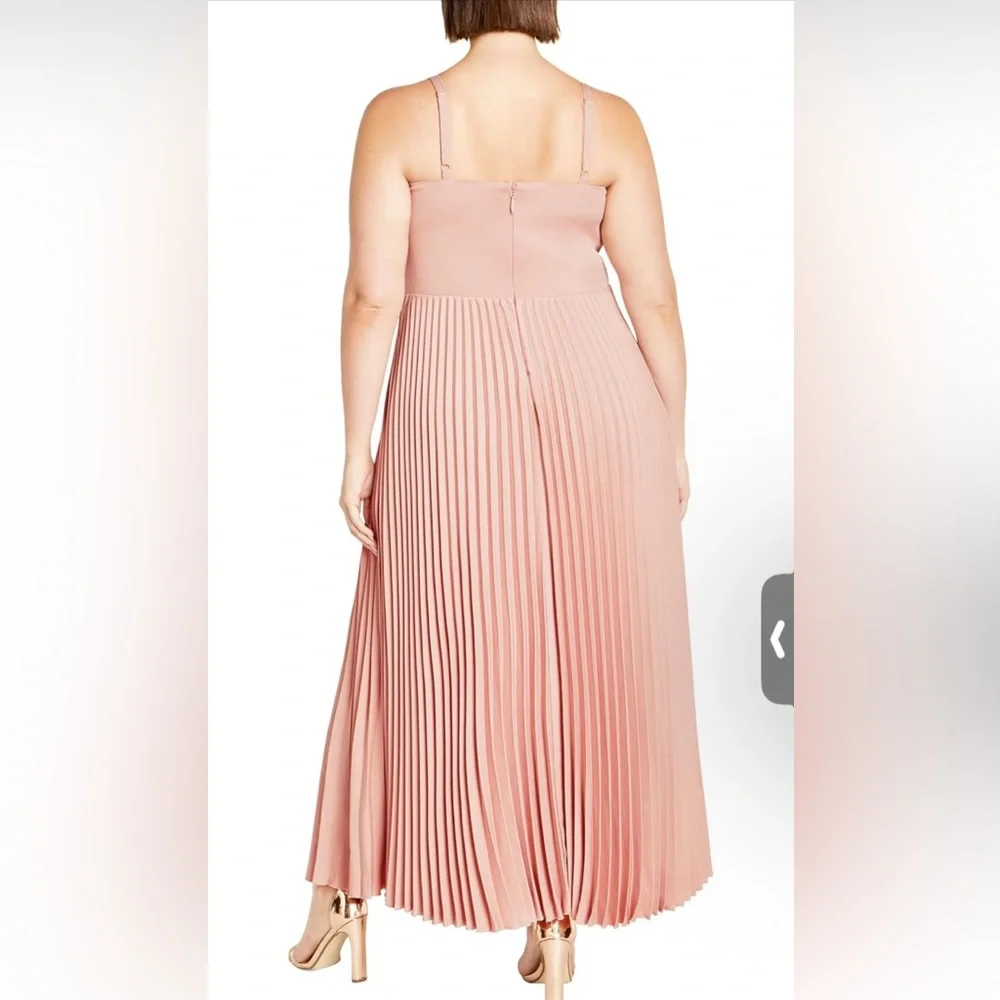 Elegant Pastel Pink Pleated Dress 🌸 - Picture 2 of 7
